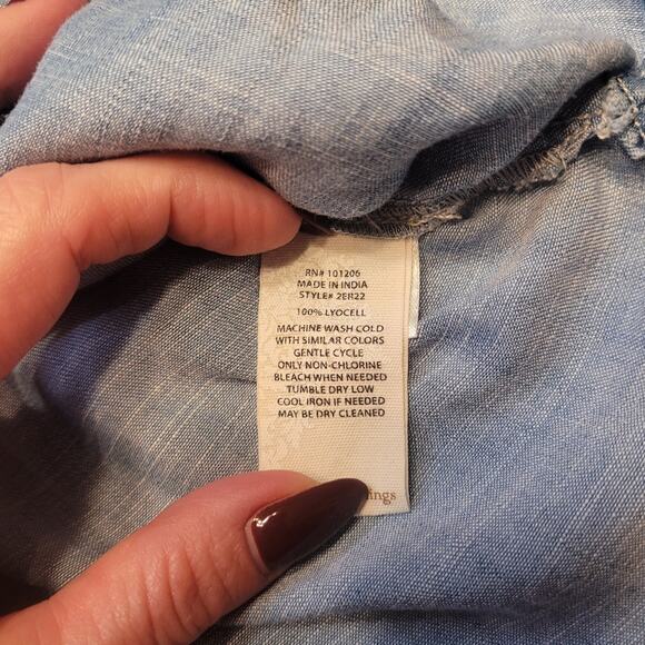 Soft Surroundings Tencel Chambray Tunic Top Blue Pleated M Long Sleeve EUC - Picture 8 of 8